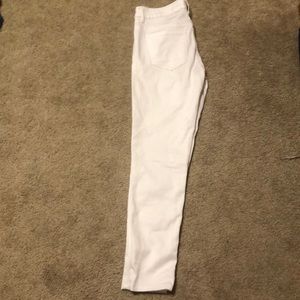 White jeans/pants